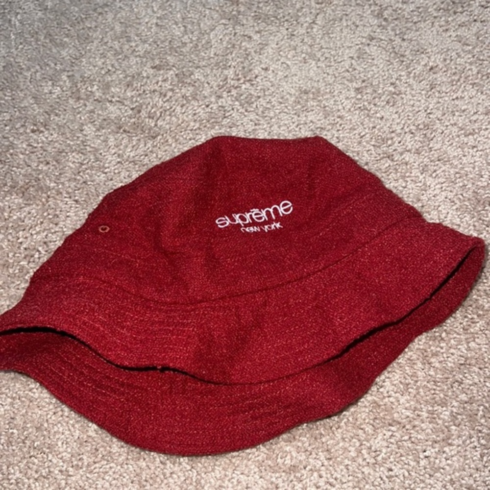 - Supreme‎ bucket hat 100% wool